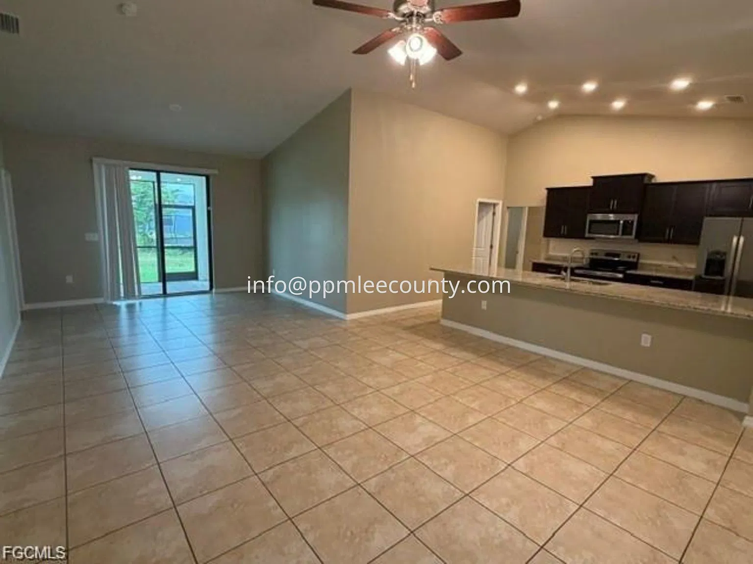 Fantastic 4 bedroom 2 bath 2 car garage home in the NW Cape. — Photo 4
