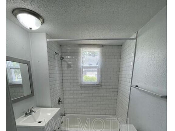 5th image of 118 N Linwood Ave APT B