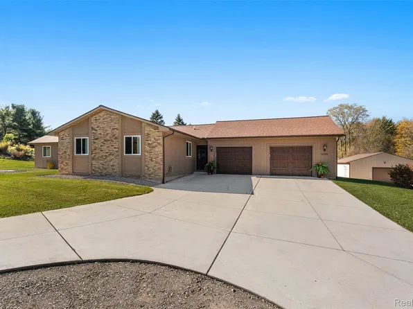 1500 S Baldwin Rd, Oxford, MI 48371