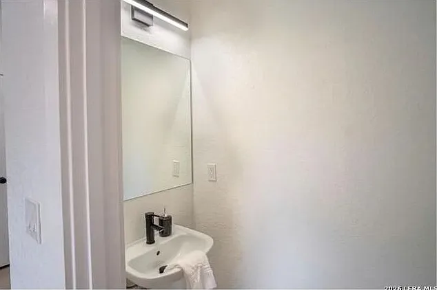 1022 Delaware St #3 — Photo 8