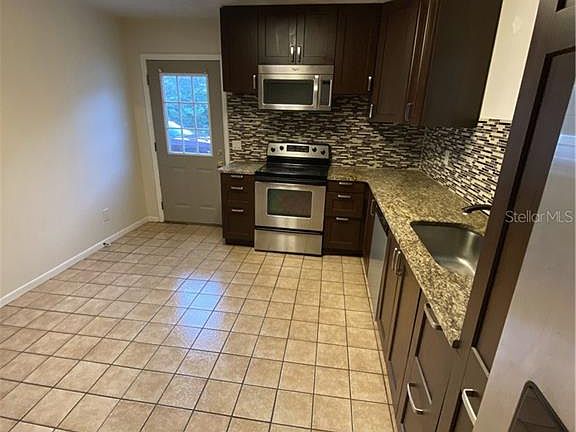 4th image of 2529 Franklin Ave