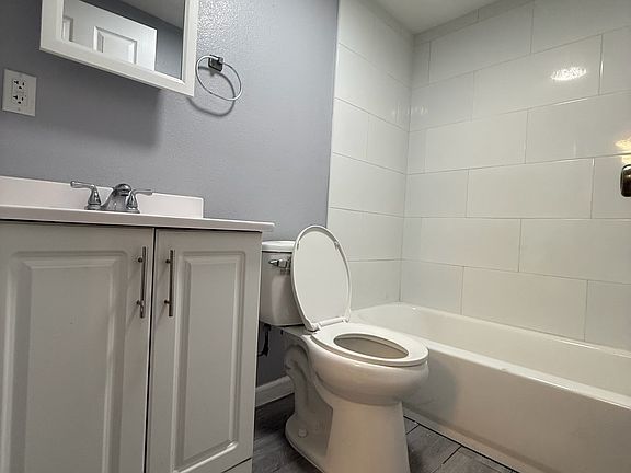4th image of 9410 Elizabeth Ave #G