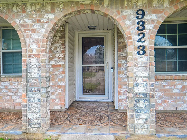 9323 Claridge Dr — Photo 6