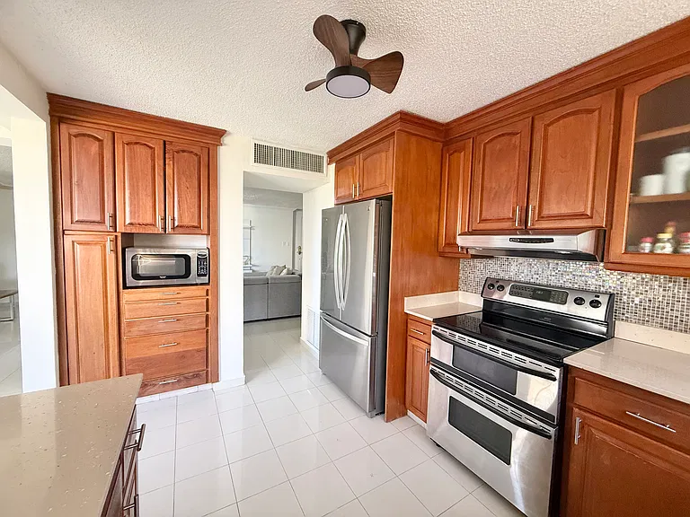 690 Teniente Cesar Luis Gonzalez Ave — Photo 20