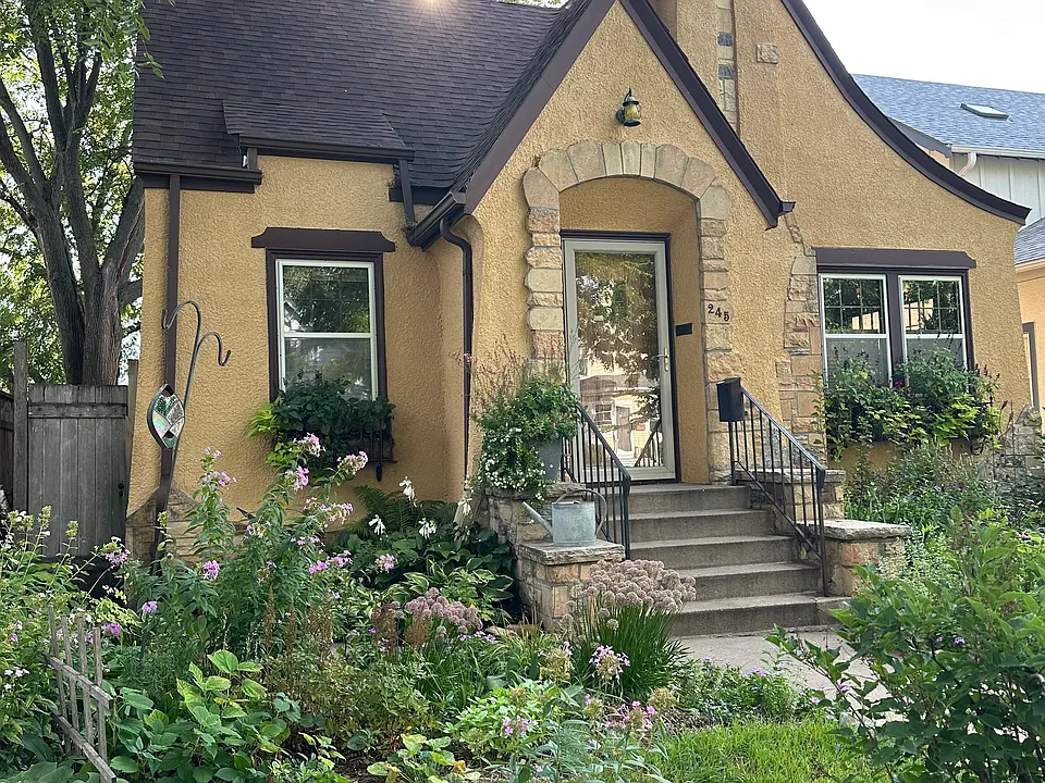 245 Russell Ave S