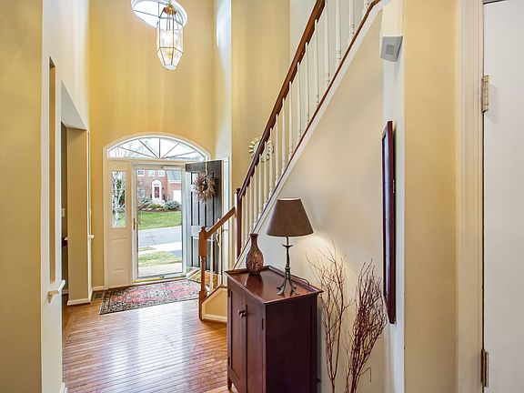 Two-story foyer