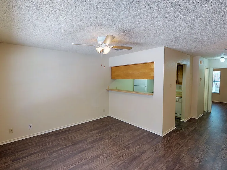 1105 S Avenue B — Photo 10