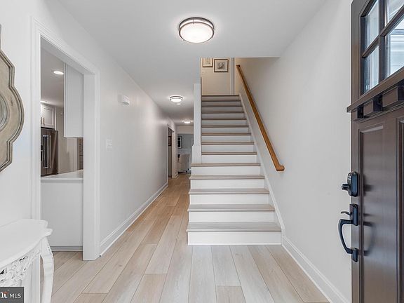 4th image of 215 Andover Ct NE