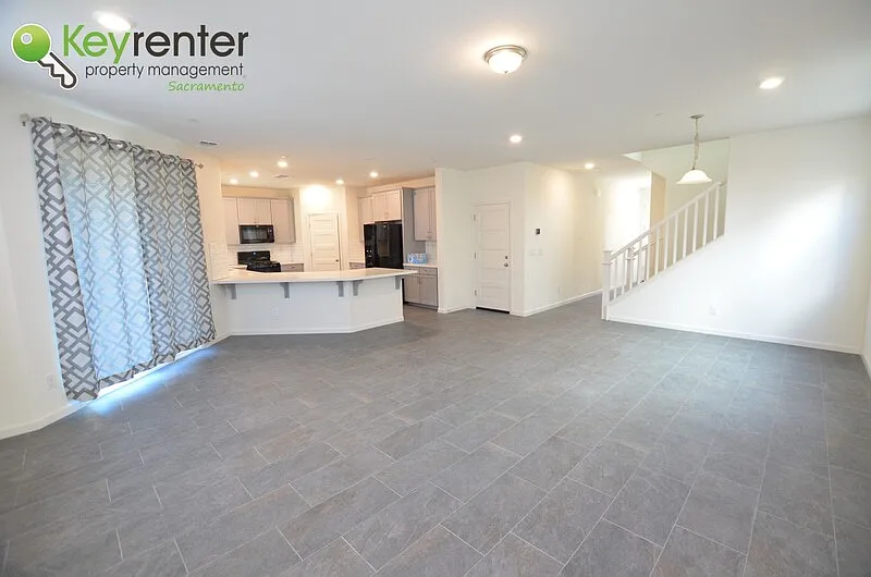 4 bed, 3.0 bath, 2487 sqft, $3,200 — Photo 4