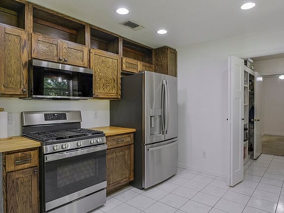 4th image of 109 Spring Hill Rd