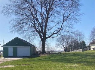 400 N Chestnut St, Edgewood, IA 52042