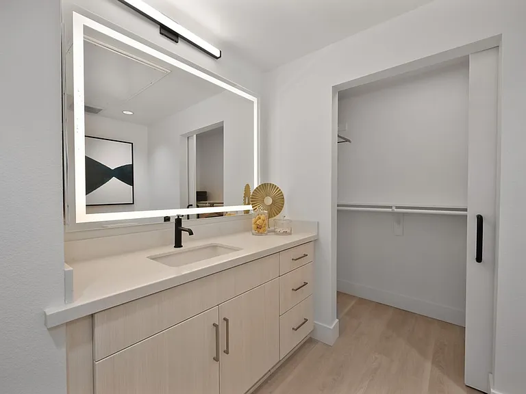 Begonia Place Luxury Apartments — Photo 48
