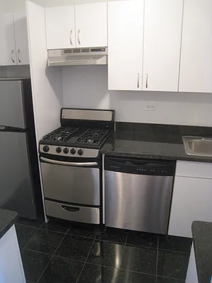 Rented by City Connections Realty | media 8