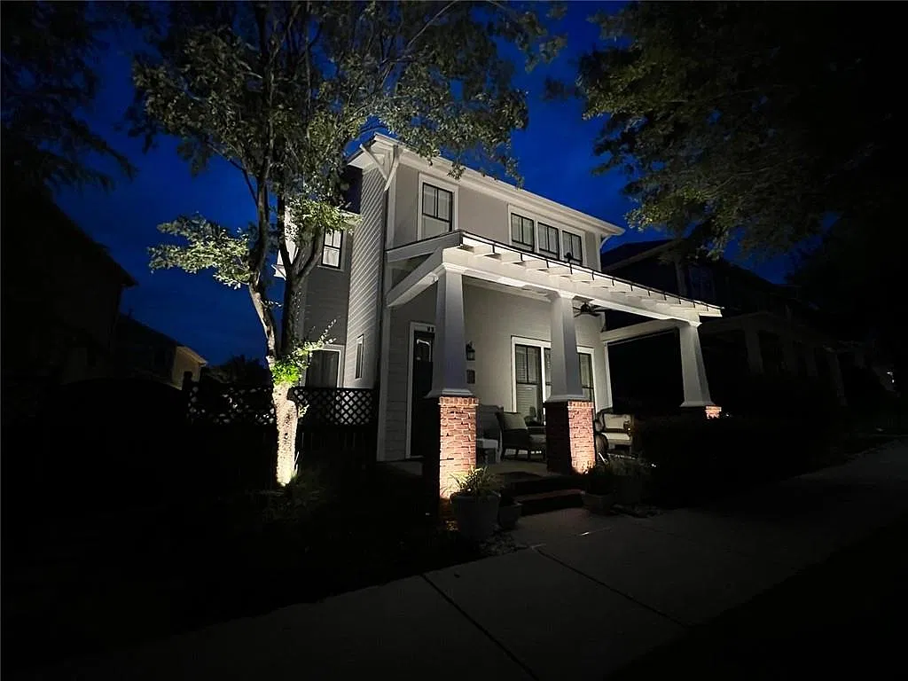2 bed, 2.5 bath, 1860 sqft, $2,800 — Photo 1