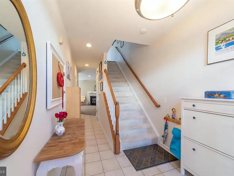 6931 Rolling Creek Way — Photo 21