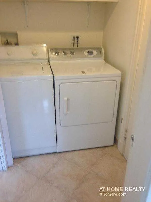 4 bed, 1.5 bath, $4,000 — Photo 1