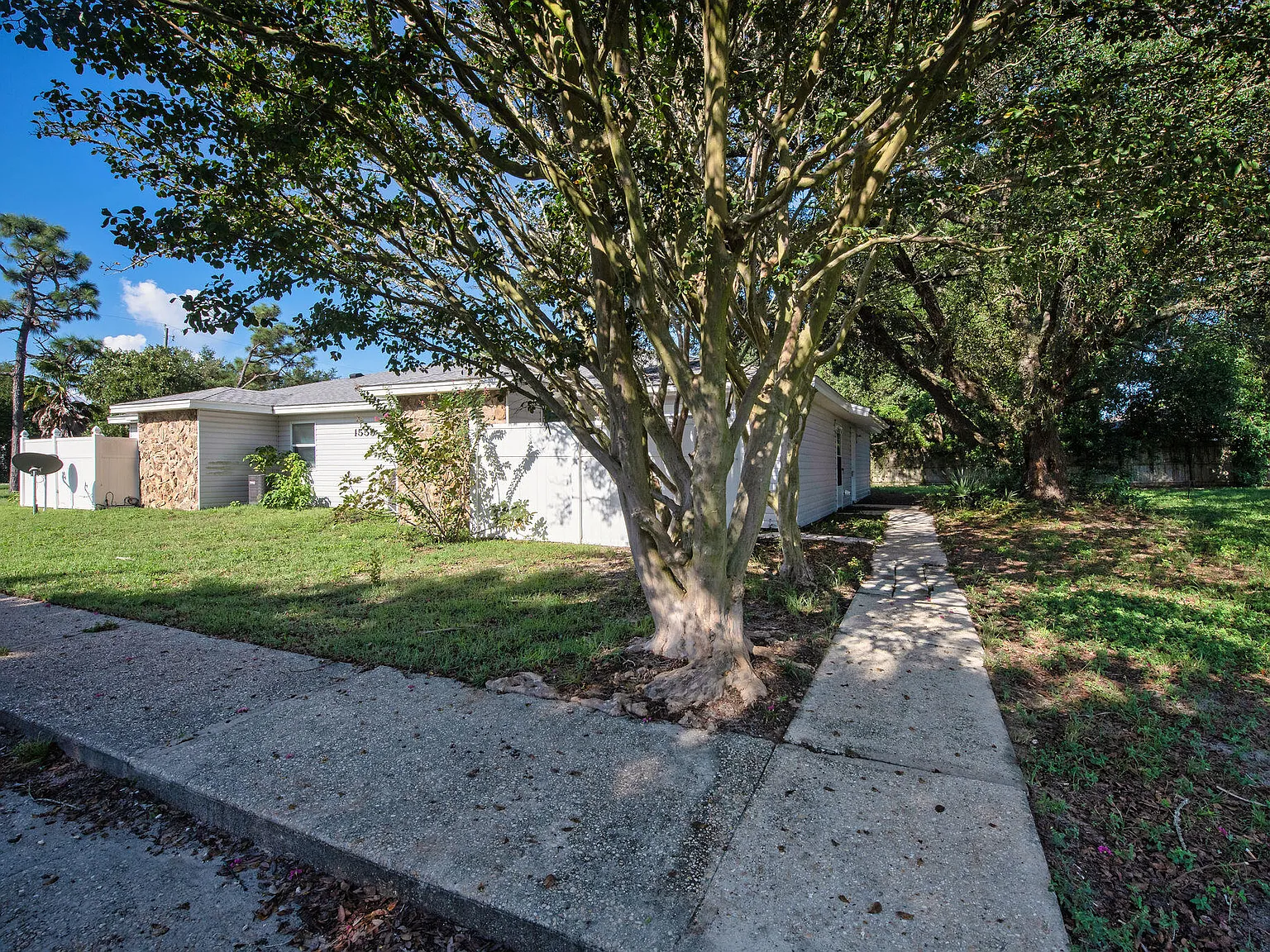 1 bed, 1.0 bath, 690 sqft, $1,200 — Photo 1