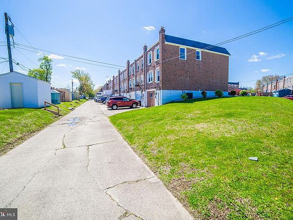 3rd image of 819 Oakwood Dr