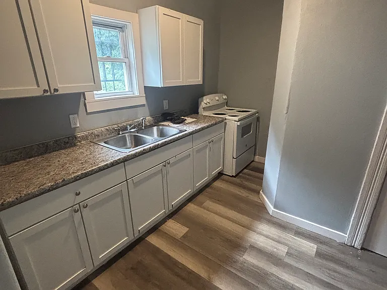548 Vernon Odom Blvd — Photo 4
