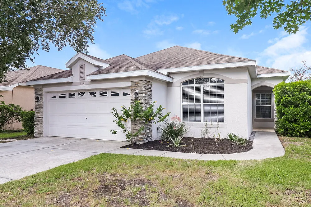 3 bed, 2.0 bath, 1819 sqft, $2,185 — Photo 3