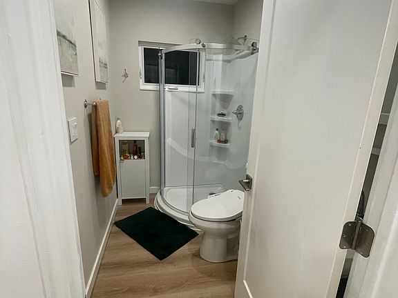 3rd image of 558 35th Ave