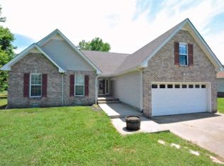 1734 Crestview Dr, Clarksville, TN 37042