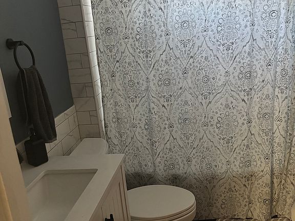 3rd image of 574 Oakwood Ave #1
