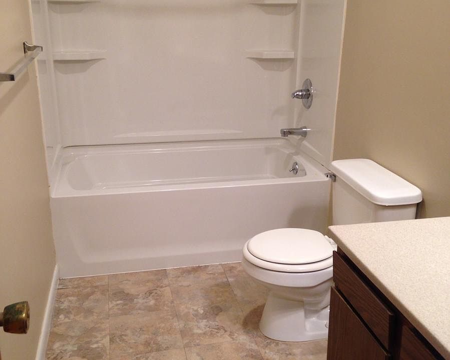 1st image of 1501 Woodlawn Dr APT 1