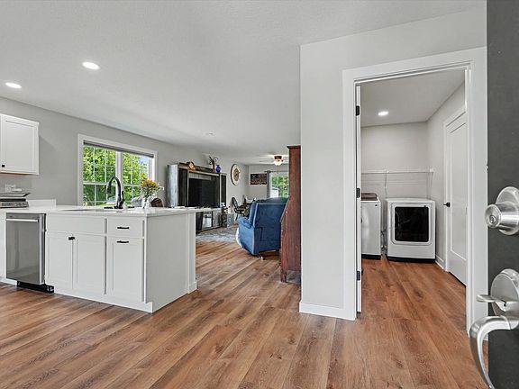 4th image of 311 E Meuser Dr