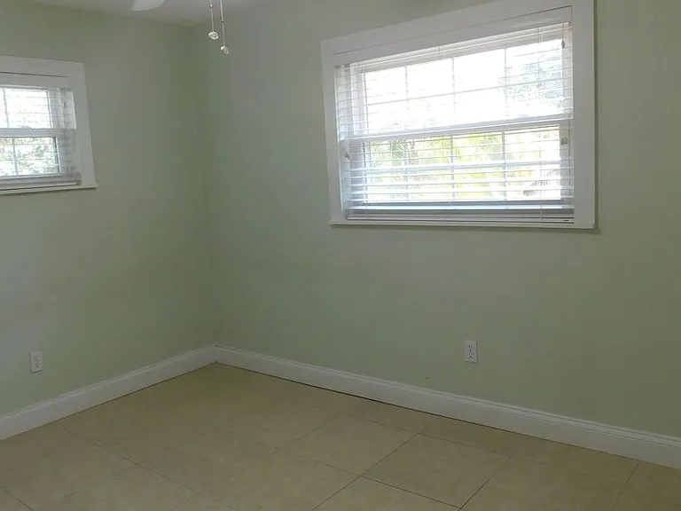 565 E Jessup Ave — Photo 11