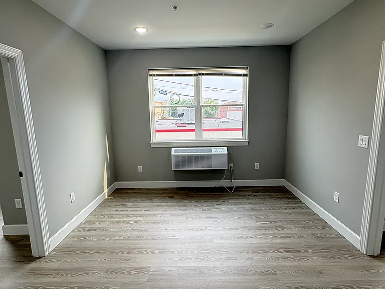 168-170 Fair St #203 — Photo 5