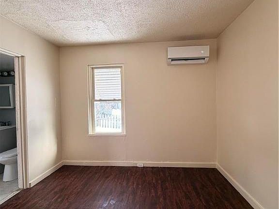 5th image of 1152 W Union St