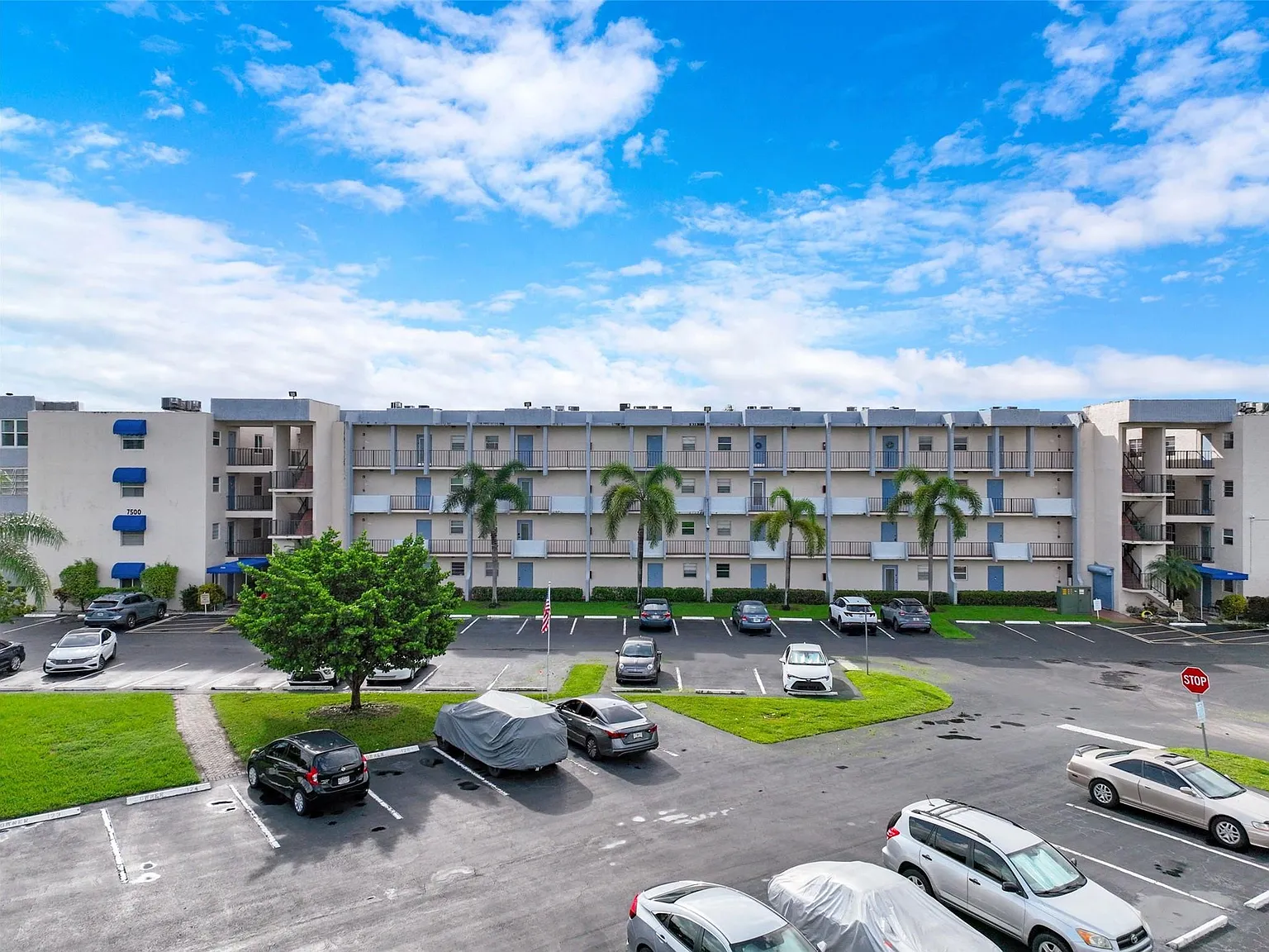 2 bed, 2.0 bath, 946 sqft, $1,550 — Photo 1