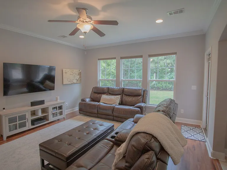 4 Gresham Ln — Photo 17