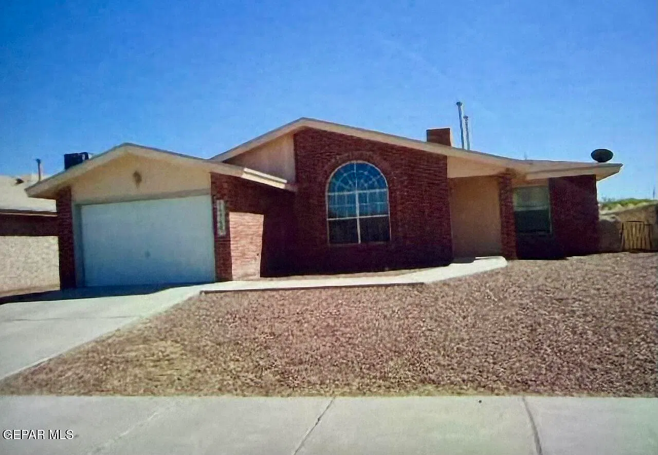 3 bed, 2.0 bath, 1104 sqft, $1,400 — Photo 2