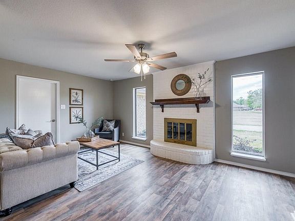 2nd image of 608 Sunrise Dr