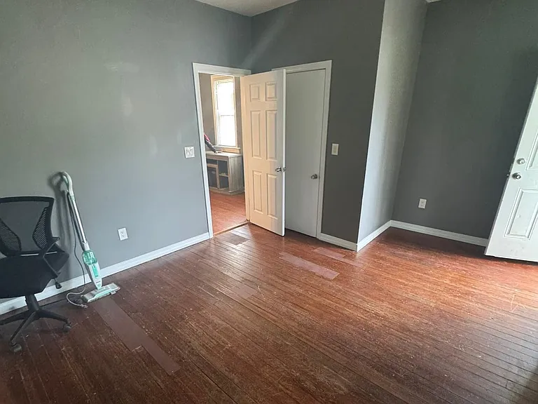 182 Hewitt St #2 — Photo 3