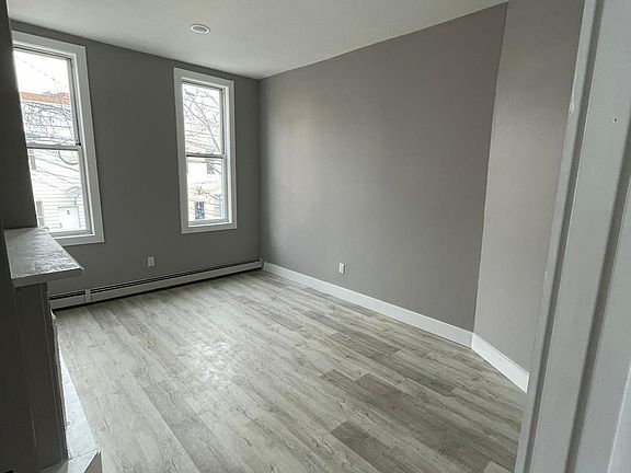 3rd image of 400 Baldwin Ave #1R-1L