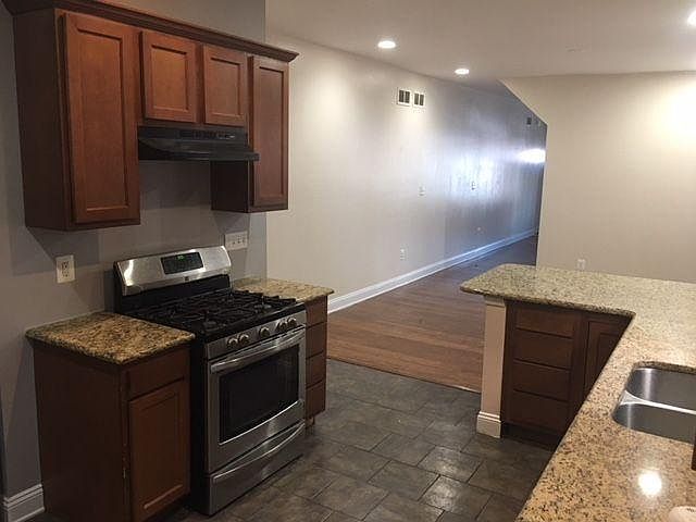 1st image of 1705 W 4th St