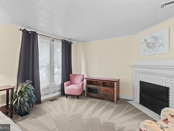 5th image of 833 Arlington Rd