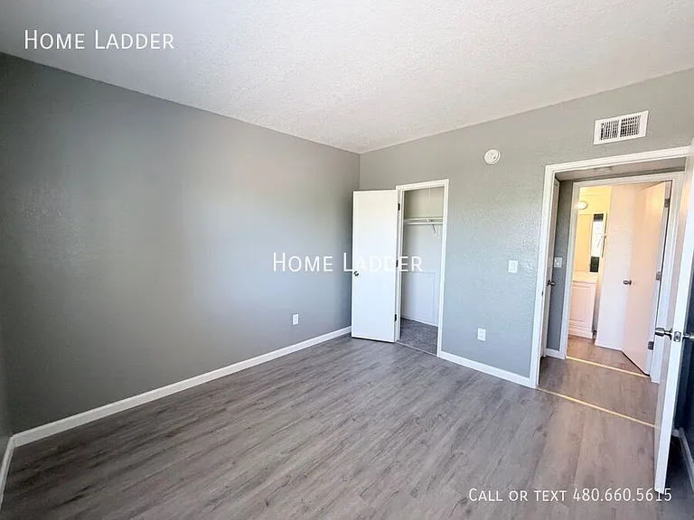 4957 S Park Ave #202 — Photo 7