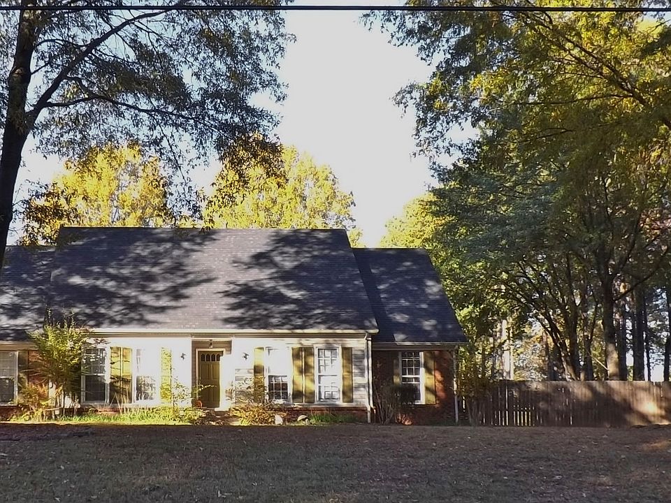 3 Bed 2 Bath 1 Acre lot