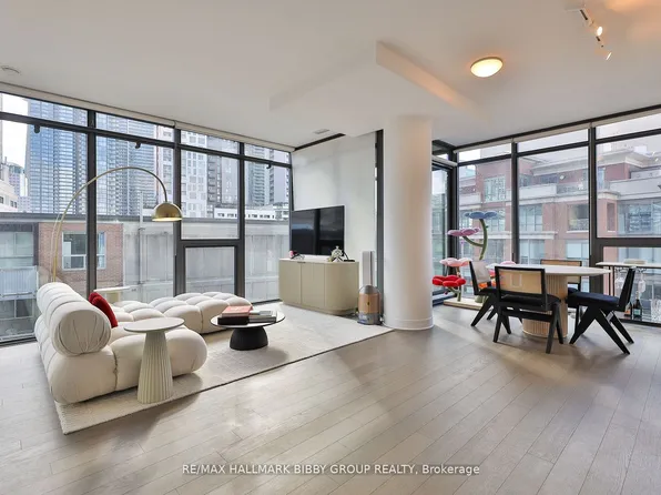 15 Beverley St #710, Toronto, ON M5T 0B3