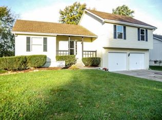 1700 NE Ridgeview Dr, Lees Summit, MO 64086