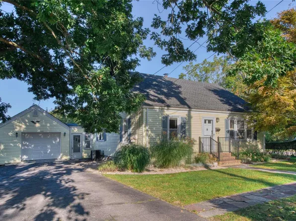 423 6th Avenue, Greenport, NY 11944
