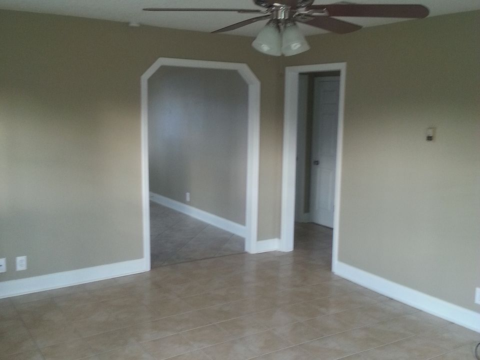 2nd image of 102 La Rosa Rd
