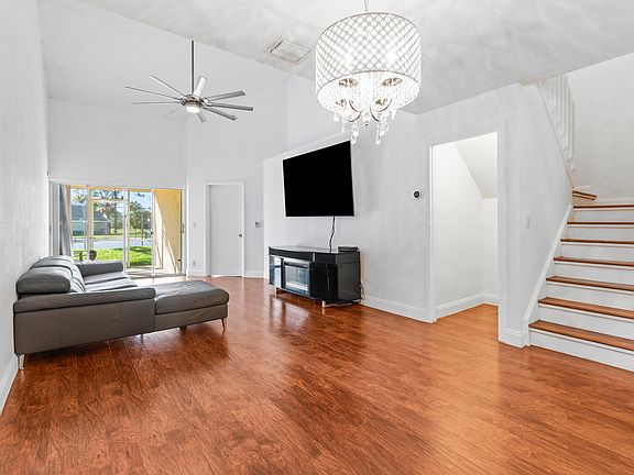 5th image of 1702 Maplewood Drive