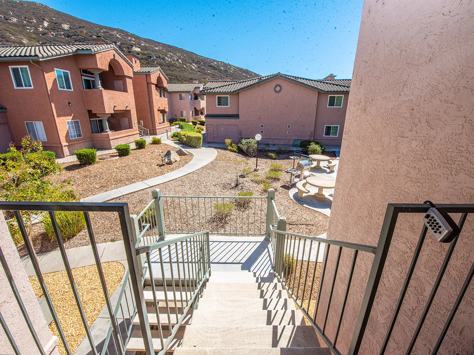 2 bed, 968 sqft, $2,900 — Photo 2