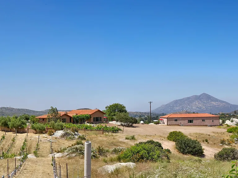 25933 Potrero Valley Rd — Photo 10