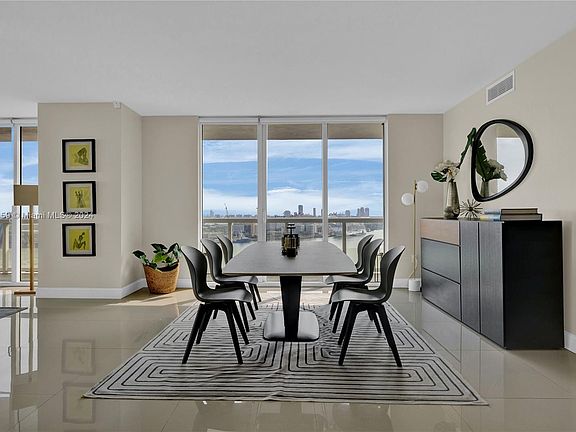 3rd image of 50 Biscayne Blvd APT 1802